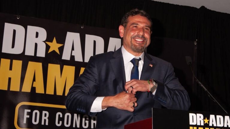 El doctor Adam Hamawy, que trabajó como voluntario en Gaza, gana la nominación demócrata para la Cámara de Representantes de EE.UU. en representación de Nueva Jersey