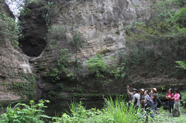 Historia de El Salvador, oculta entre rocas y paredes volcánicas
