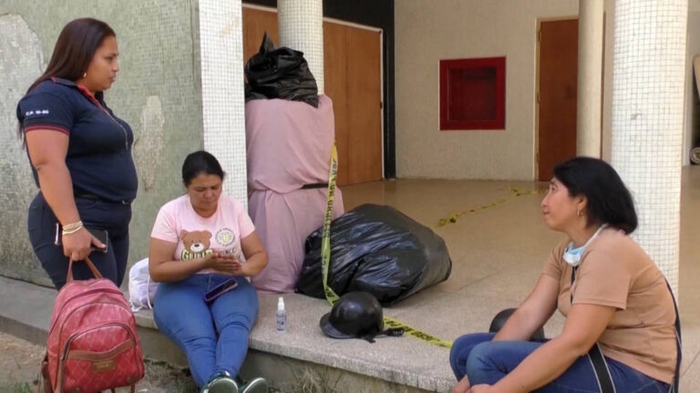 Se teme que más de 130 venezolanos deportados recientemente de EE.UU. hayan muerto en los terremotos de La Guaira
