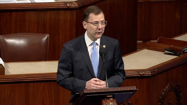El congresista republicano Tom Kean Jr. dice que estuvo ausente del Congreso durante 117 días debido a una hospitalización por depresión clínica