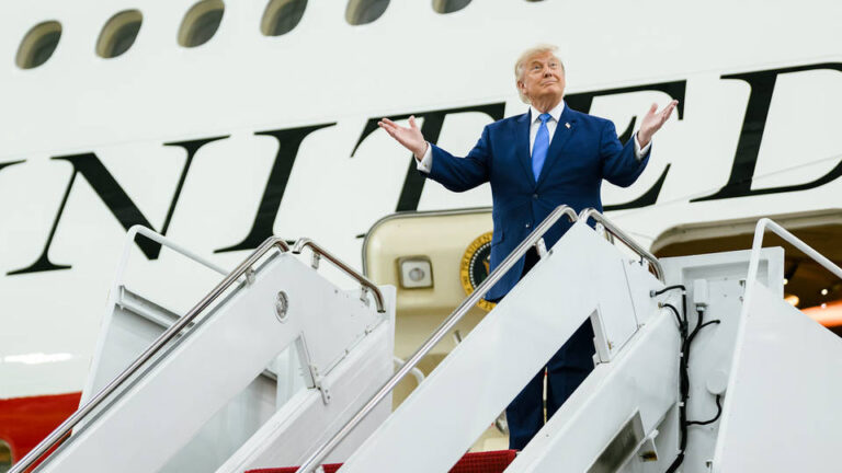 Trump defiende la declaración financiera que revela que sus ingresos personales ascendieron a 2.200 millones de dólares en 2025