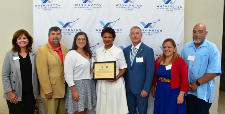 Aeropuerto de Manassas, obtiene certificación para servicio comercial