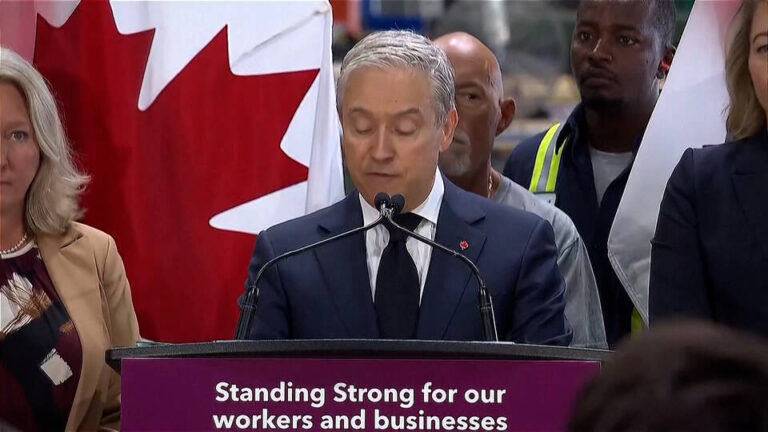 Canadá responde a los aranceles de EE.UU. al tiempo que Trump propone cambiar el nombre del lago Ontario a “lago Estados Unidos”