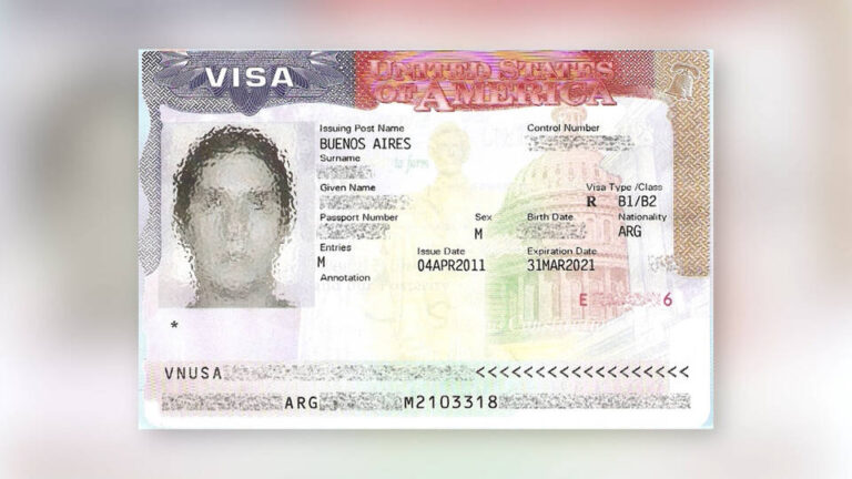 El Gobierno de Trump anuncia planes para revocar las visas de solicitantes de asilo