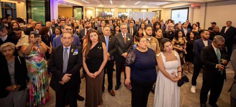 Salvadoreños celebran Independencia en Washington