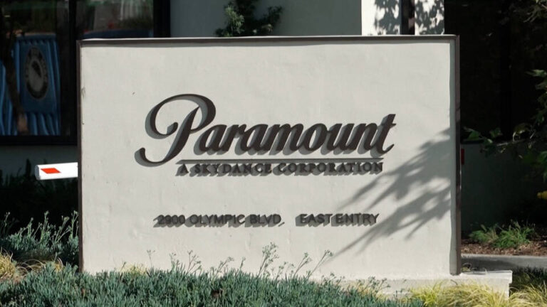Paramount completa la adquisición de Warner Bros. Discovery y el director ejecutivo David Ellison recibe 150 millones de dólares por la operación