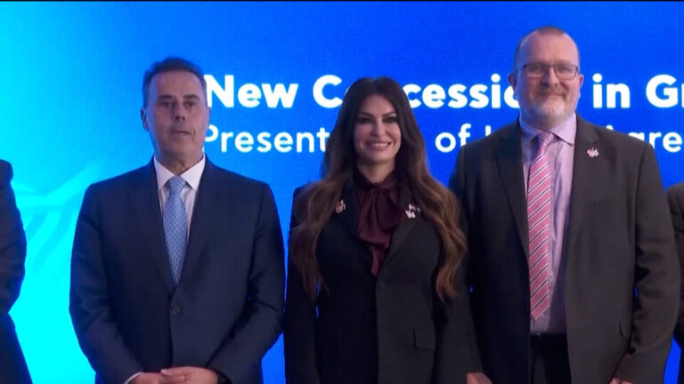 Kimberly Guilfoyle dimite como embajadora de EE.UU. en Grecia tras revelarse que aceptó dinero a cambio de acceso a altos cargos del Gobierno de Trump y amenazó al Gobierno griego